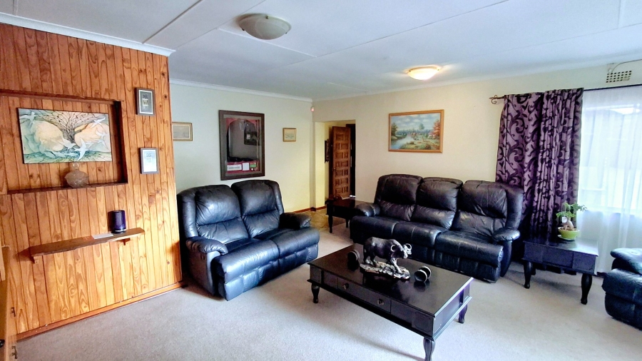 4 Bedroom Property for Sale in Vaalpark Free State